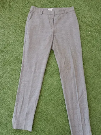 Pantalon droit a carreaux H&M taille S. Comme neuf.