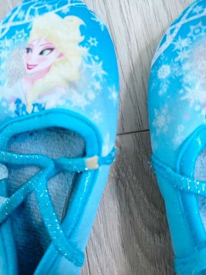 Chaussons bleus 'La reine des neiges ' 27 - photo numéro 3