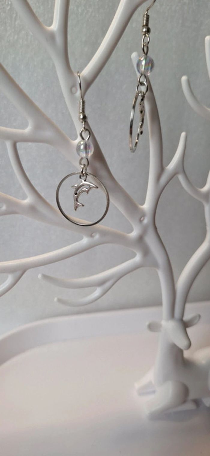 Boucles d’oreilles dauphins & cercles argentés - photo numéro 4