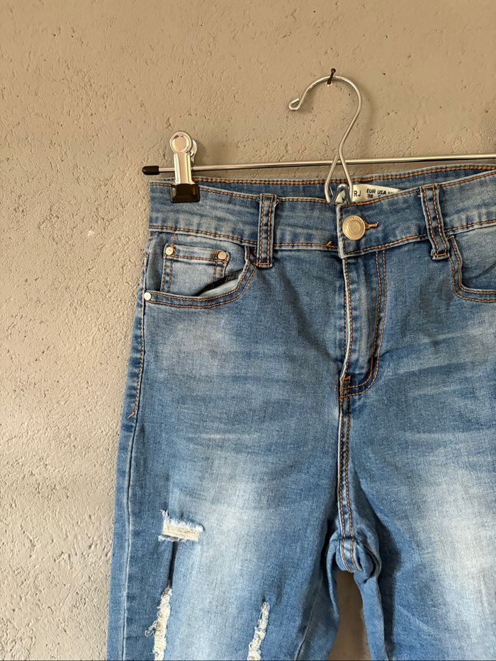 Jean troué taille 38 - photo numéro 2