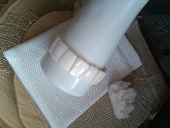 Bracelet en véritable n'a'c'r'e naturelle blanche