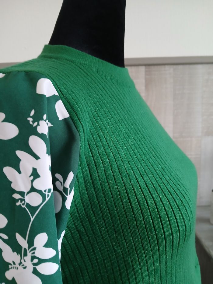 Robe pull verte fleurie Taille M - photo numéro 5