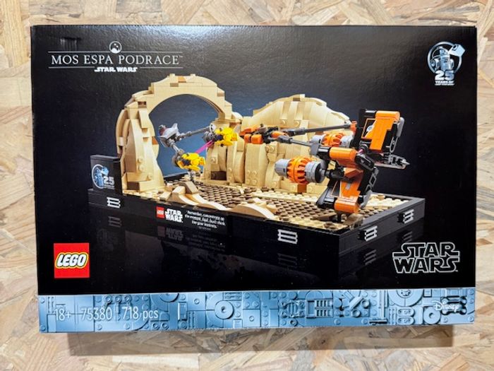 LEGO 75380 - Diorama de la course de podracers de Mos Espa
