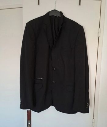 Veste noire Lagerfeld taille 40, très bon état