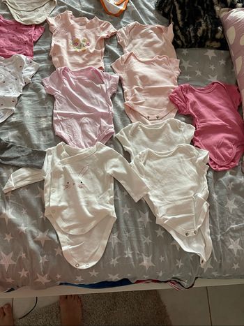 Vêtements, bébé -prématuré,  naissance , 1 mois et 3 mois