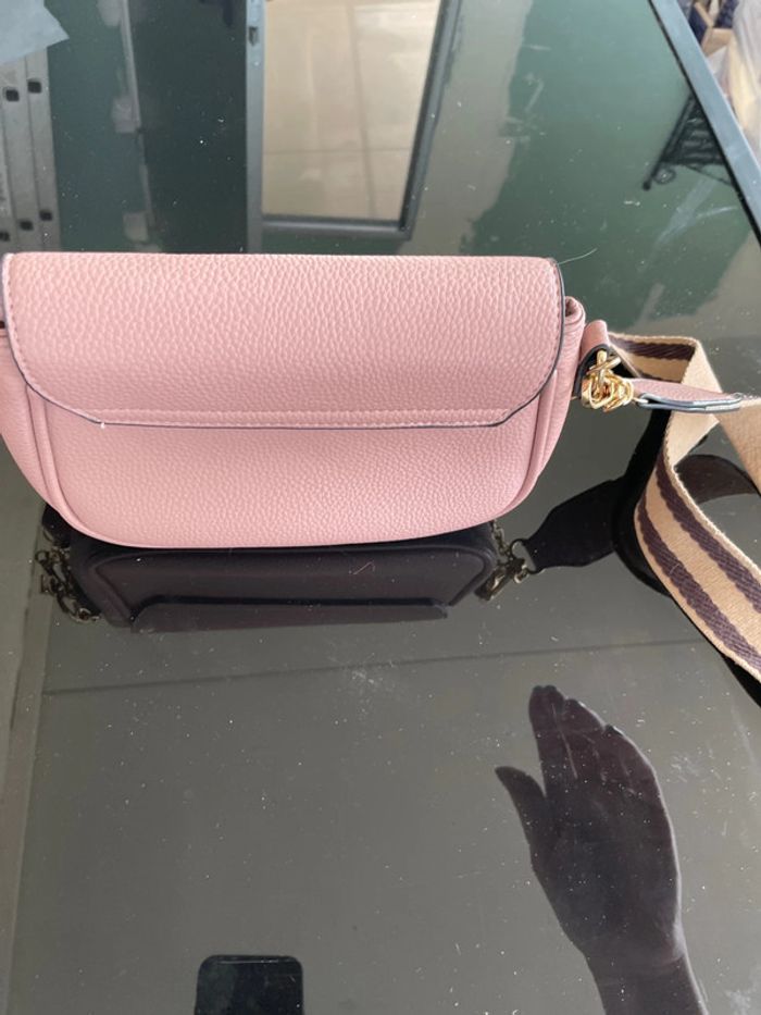 Joli petit sac rose avec sa libellule sur le devant - photo numéro 9