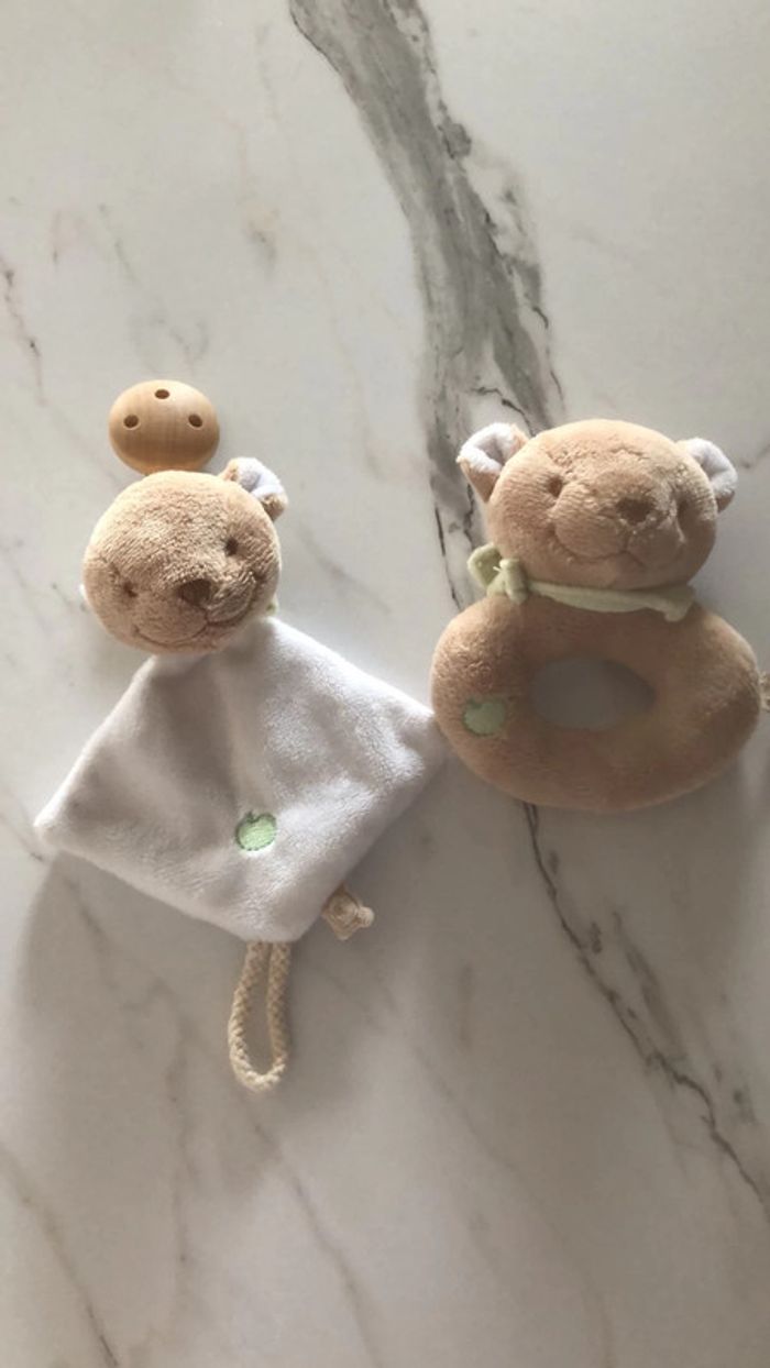 Hochet et porte tétine coordonnés Noukies
