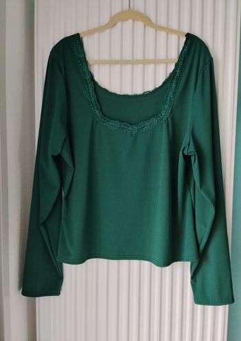 T-shirt col carré neuf 