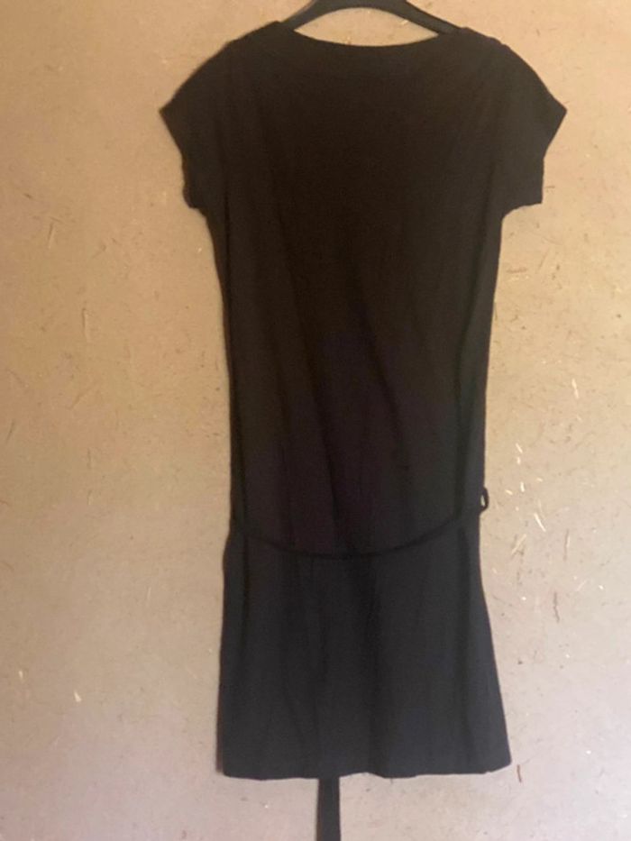 Robe noire avec ceinture - photo numéro 3