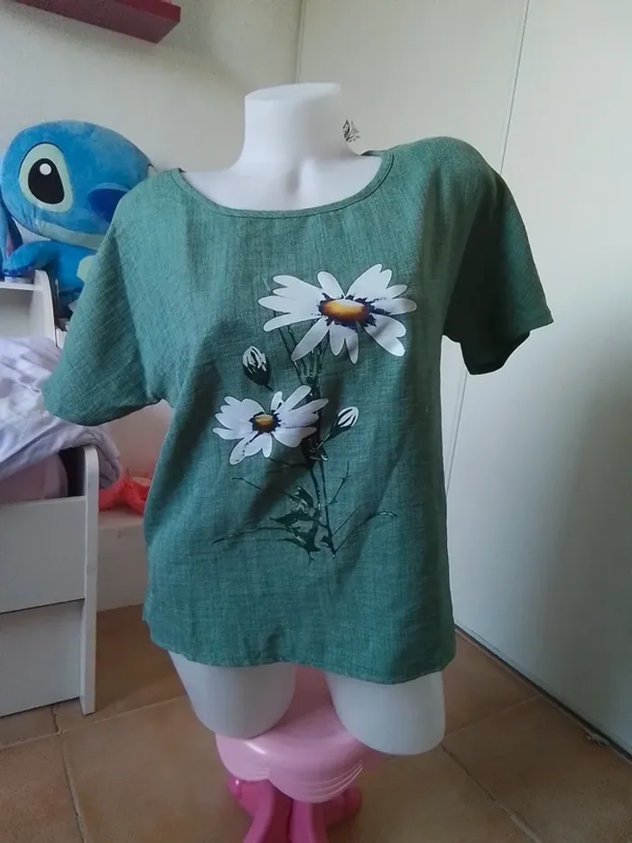Tee shirt vert ample motif fleur - photo numéro 2