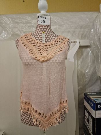 Débardeur rose pâle, en acrylique/coton/polyester, en très très bon état, longueur 61cm, marque Kati