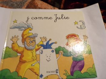 Livre j comme Julie Hachette