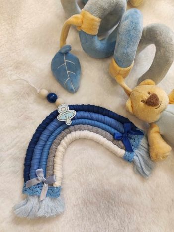 Arc en ciel en macramé et fil trapilho