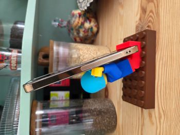 Support téléphone figurine style brique – Dock smartphone original – Cadeau geek – Support portable 