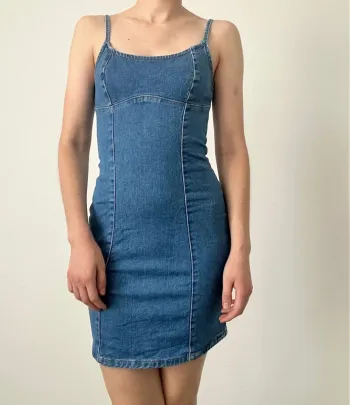 Robe en jean cintrée