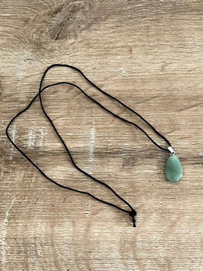 Collier avec pierre 🍒