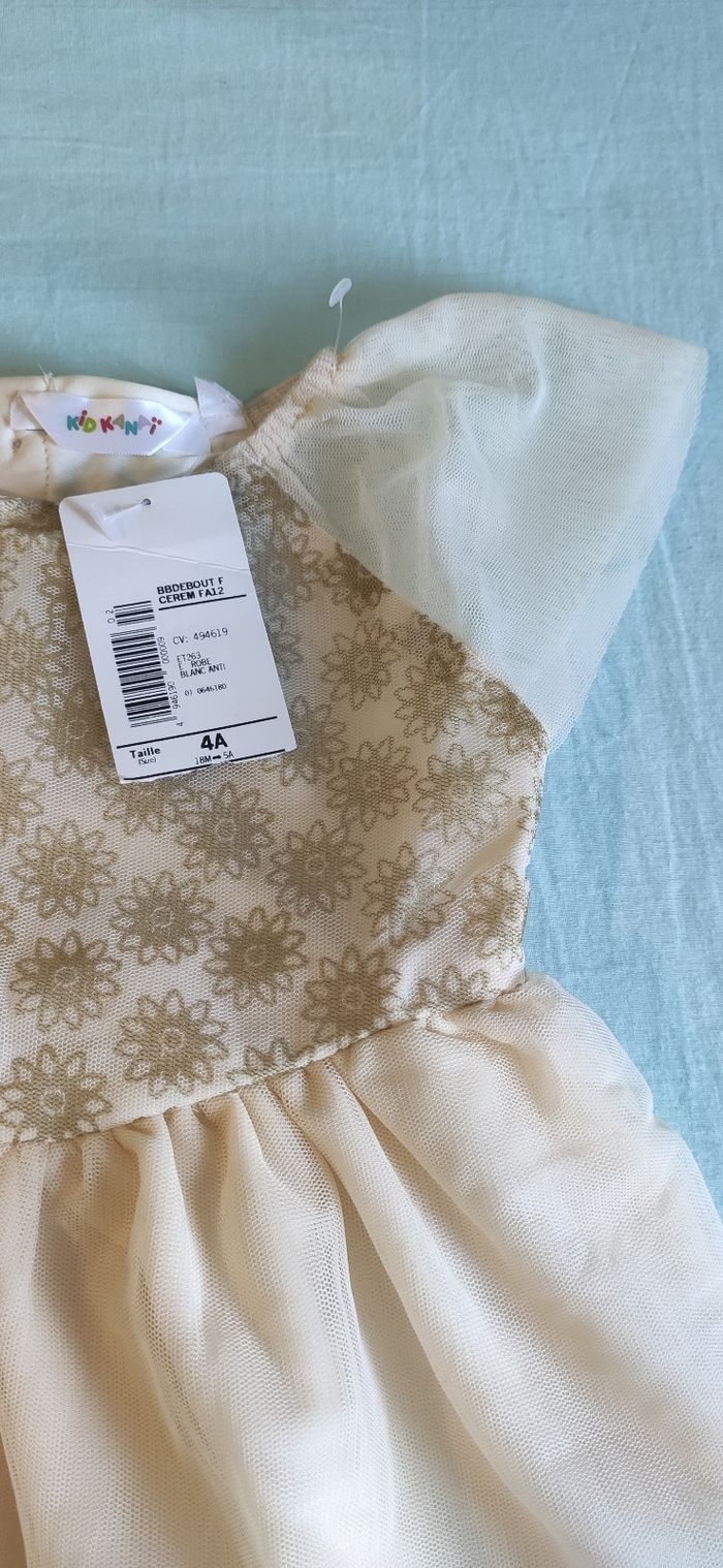 Robe fille mariage 4 an neuve - photo numéro 4