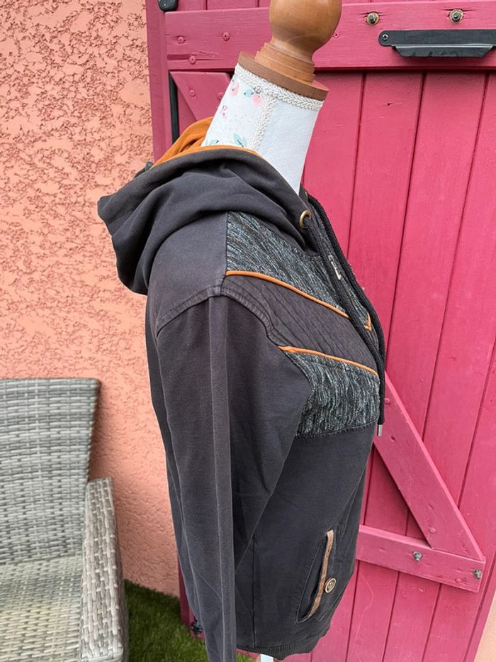 Veste / sweat à capuche zippé T. S - photo numéro 7