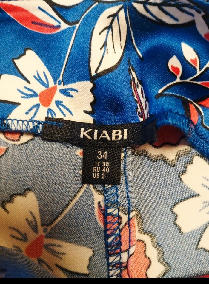 Jupe short bleu à fleurs rouges - photo numéro 3