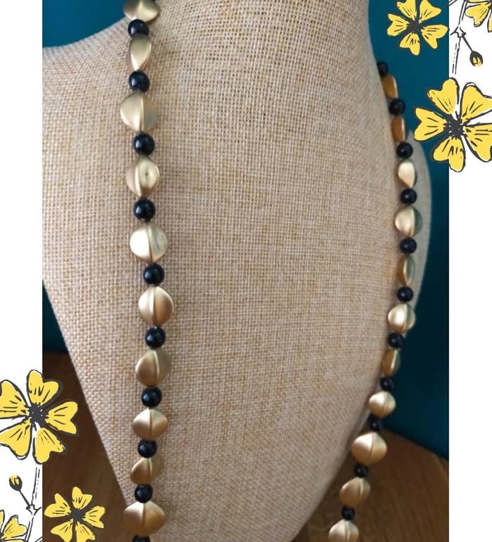 Collier doré et noir perles satinées – Style chic intemporel