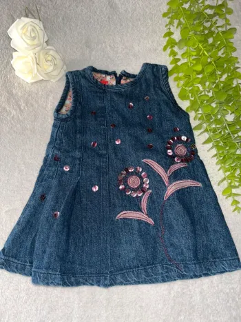 Très belle robe sans manche en jean pour bébé fille