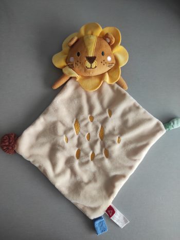 Doudou plat lion 
