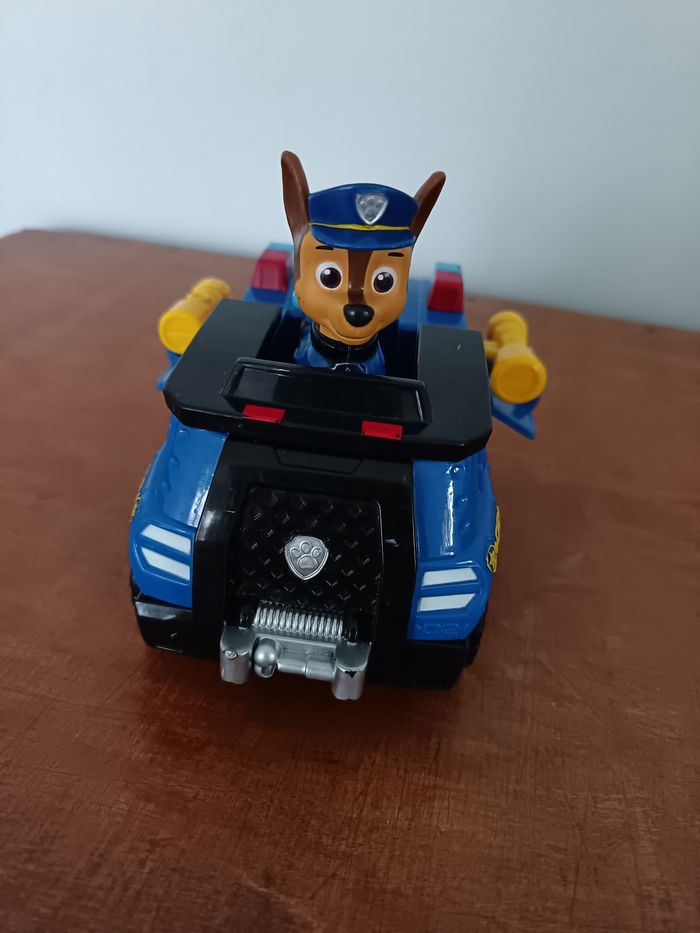 Véhicule et figurine Chase de la Pat Patrouille