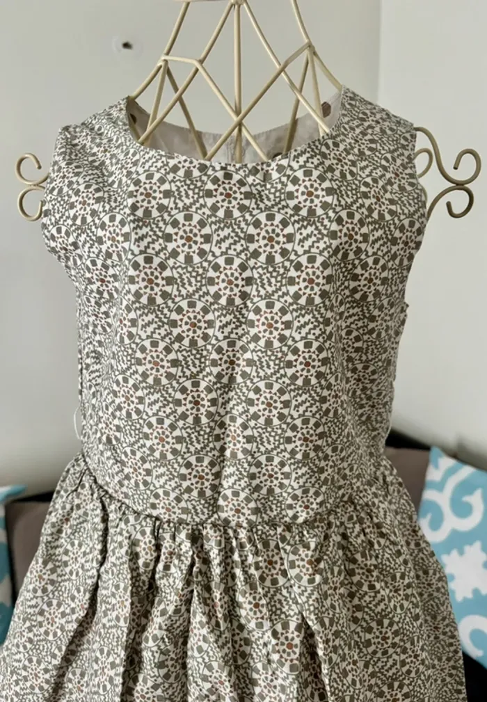 Robe réversible fille 10 ans – Kiabi – très bon état - photo numéro 4