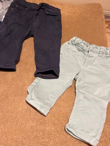 2 jean en très bon état 9 mois 