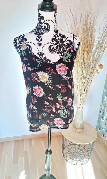Superbe blouse fleurie Taille 36