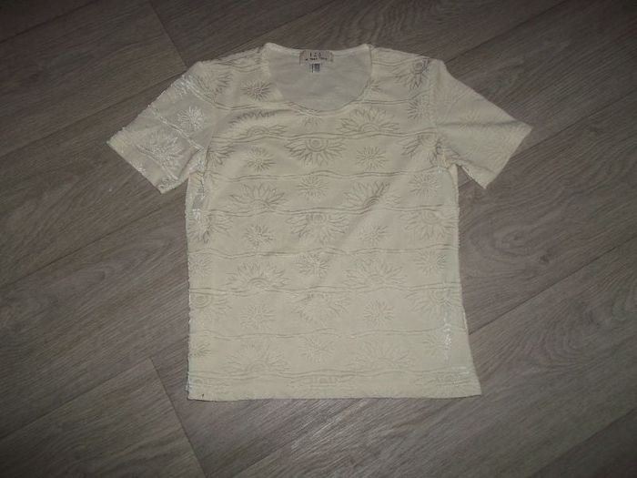 Tee shirt 1.2.3. blanc cassé ou beige clair soleils incrustés 38/40 TBE