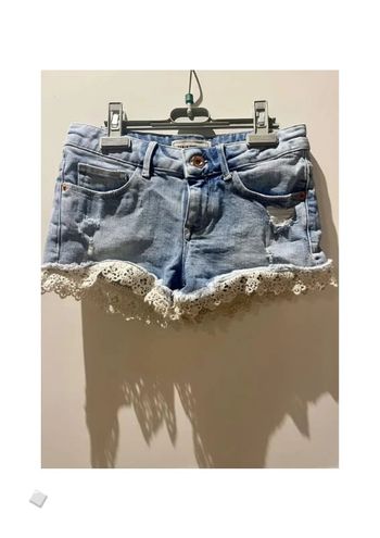 Short en jean avec dentelle