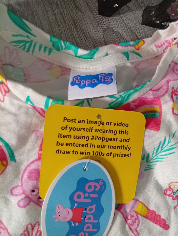 Jolie robe Peppa Pig dû 3/4 ans - photo numéro 4