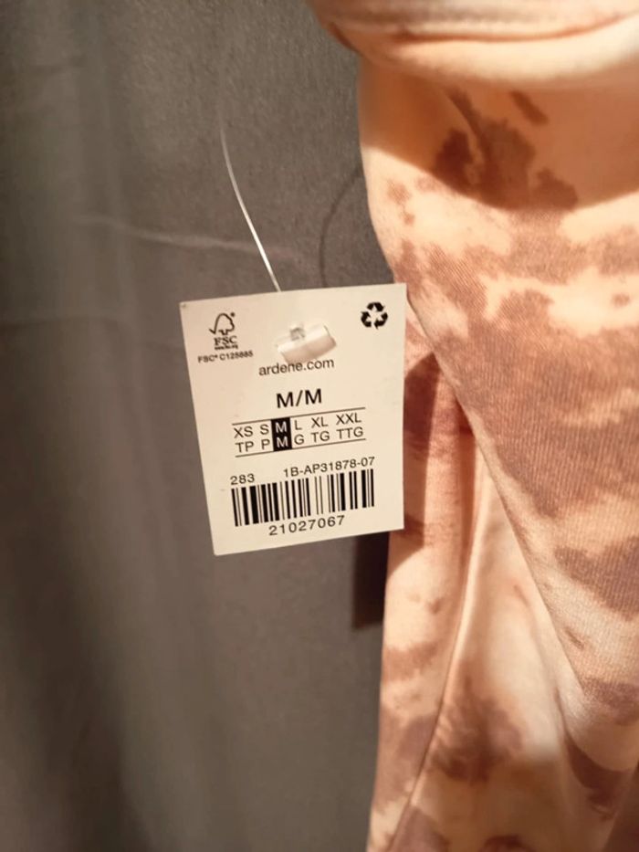 Débardeur femme. Marque Ardene basic . Taille M . Matière très douce , polyester et elasthane. - photo numéro 5
