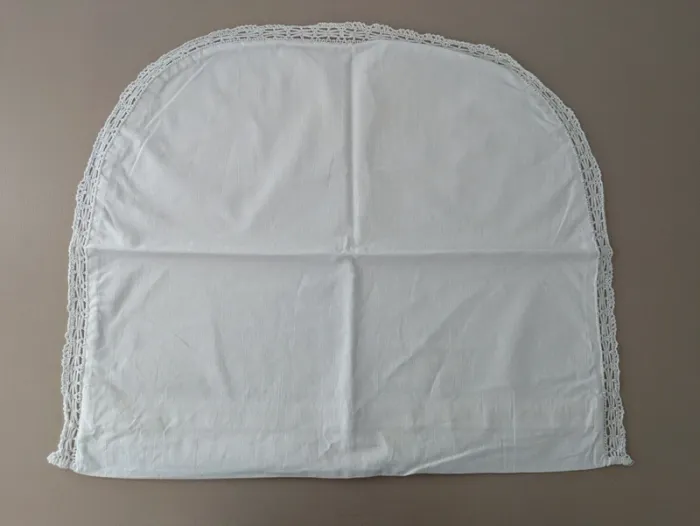 Linge de lit ancien taie d'oreiller en demi lune pour berceau