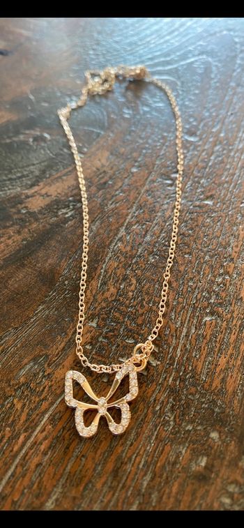 Magnifique collier réglage avec pendentif en papillon avec strass