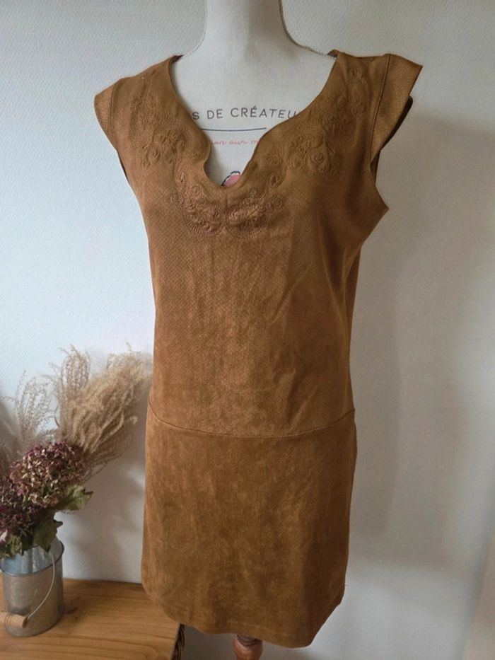 Très jolie robe daim taille 2 Lenny B.