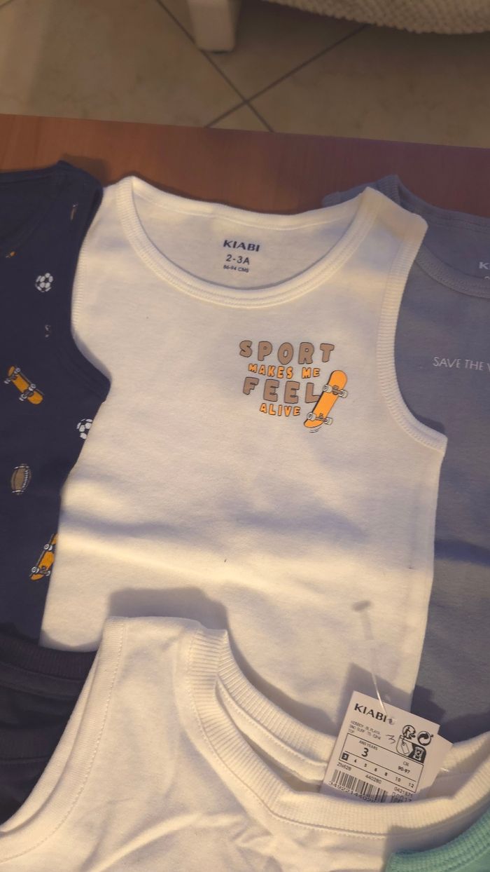 (Neufs non portés) 🤩😍💙 Lot débardeurs 3ans garçon 💙😍🤩 - photo numéro 3