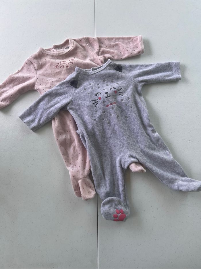Lot de 2 Pyjamas velours  Kiabi  Taille 3 mois  Très bon état