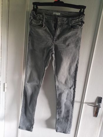 2 jeans gris clair peu portés