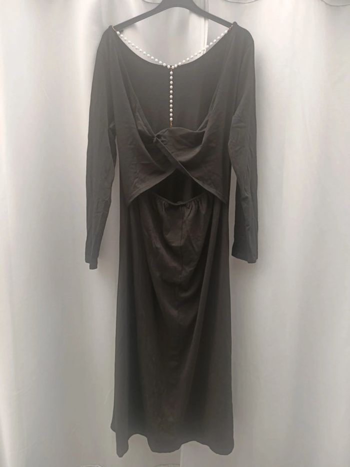 Magnifique robe longue SHEIN avec petite chaîne dans le haut du dos