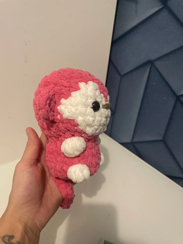 Singe rose amigurumi - photo numéro 2