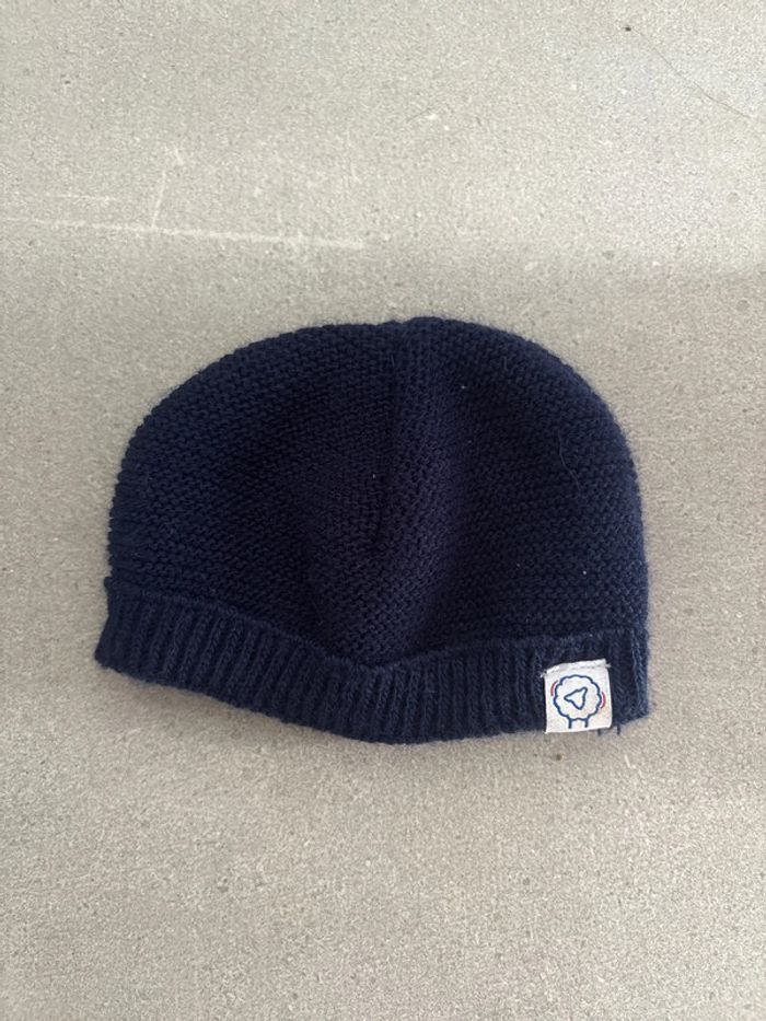Bonnet en tricot naissant