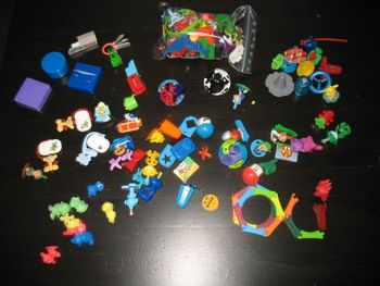 COLLECTION : LOT DIVERS SUJETS "KINDER SURPRISE" - n°05