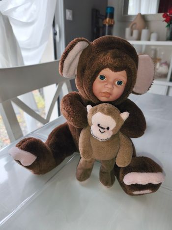 Poupée peluche singe