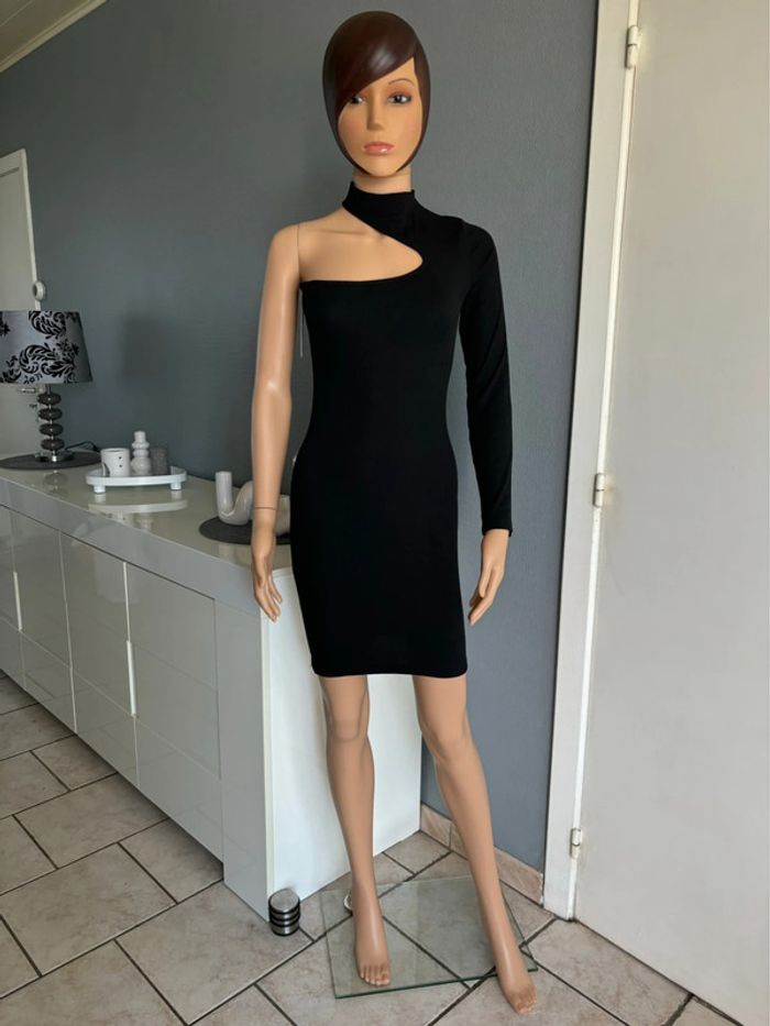 Robe noire neuve - photo numéro 3
