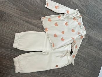 Ensemble jogging avec t-shirt 9 mois