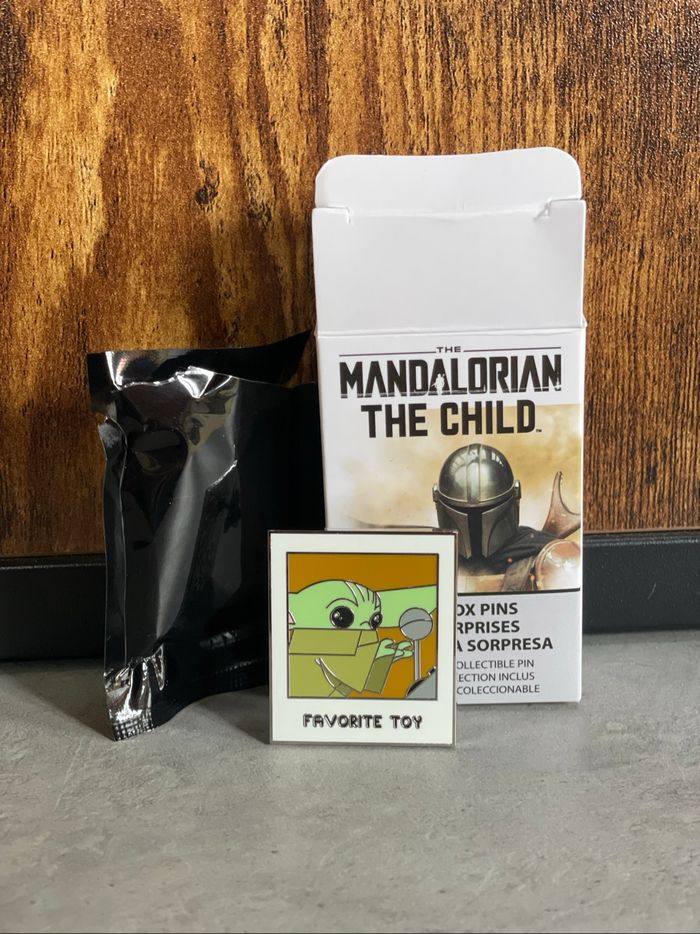 Star Wars Mandalorian The Child Polaroids Loungefly pin’s - photo numéro 2