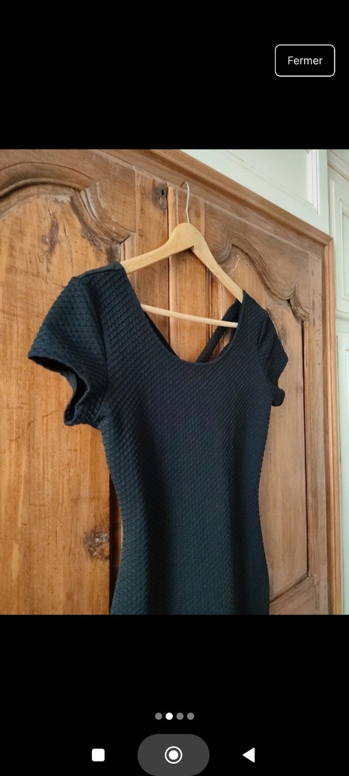 Robe noire moulante - photo numéro 3