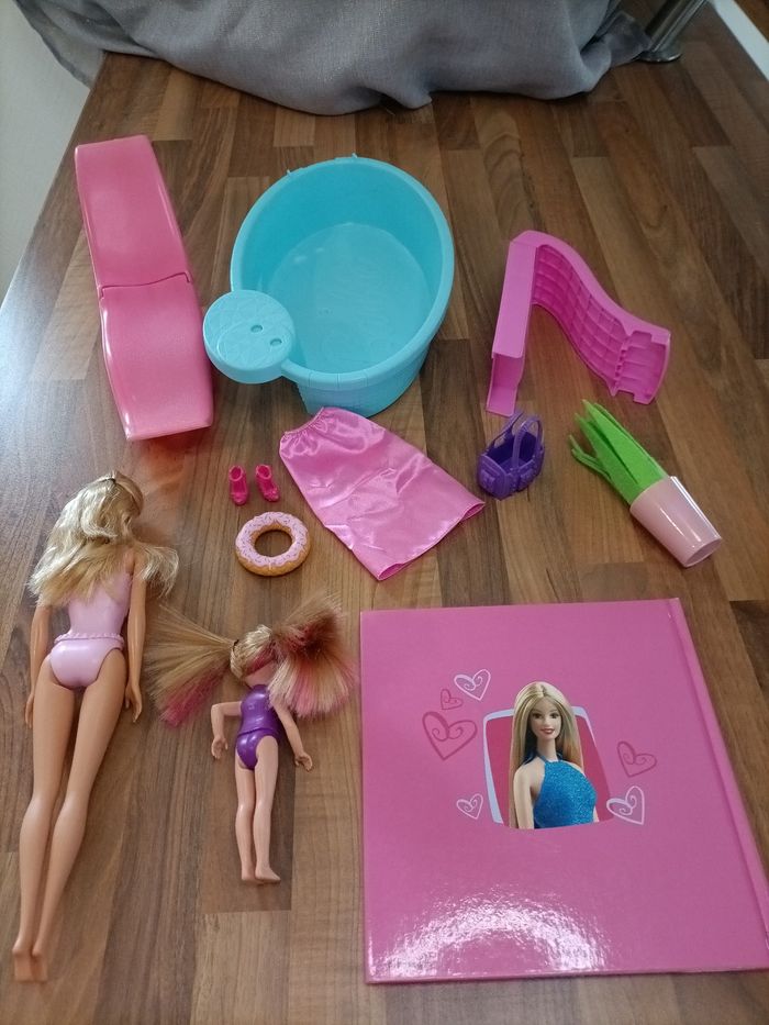 Lot barbie - Sortie Mère fille à la piscine - 2 barbies, accessoires et 1 livre - photo numéro 7